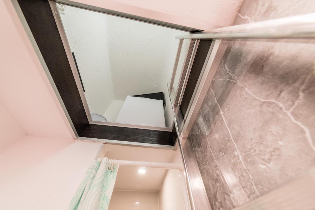Micro Apartments 2,5 Qm - Najmniejsze Apartamenty Swiata 2,5 Mkw Краков Экстерьер фото
